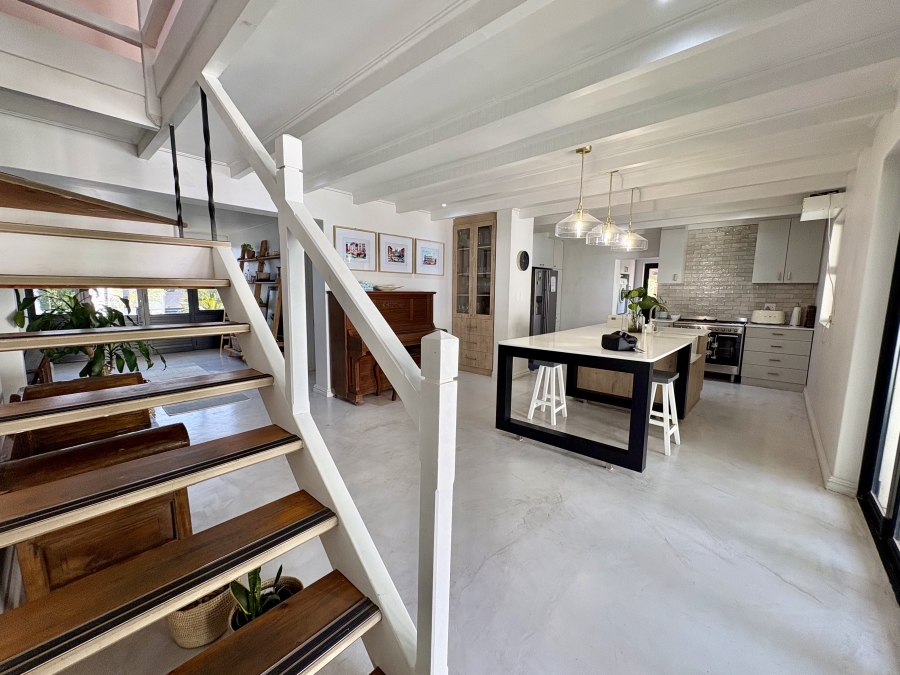 4 Bedroom Property for Sale in Hoog En Droog Western Cape